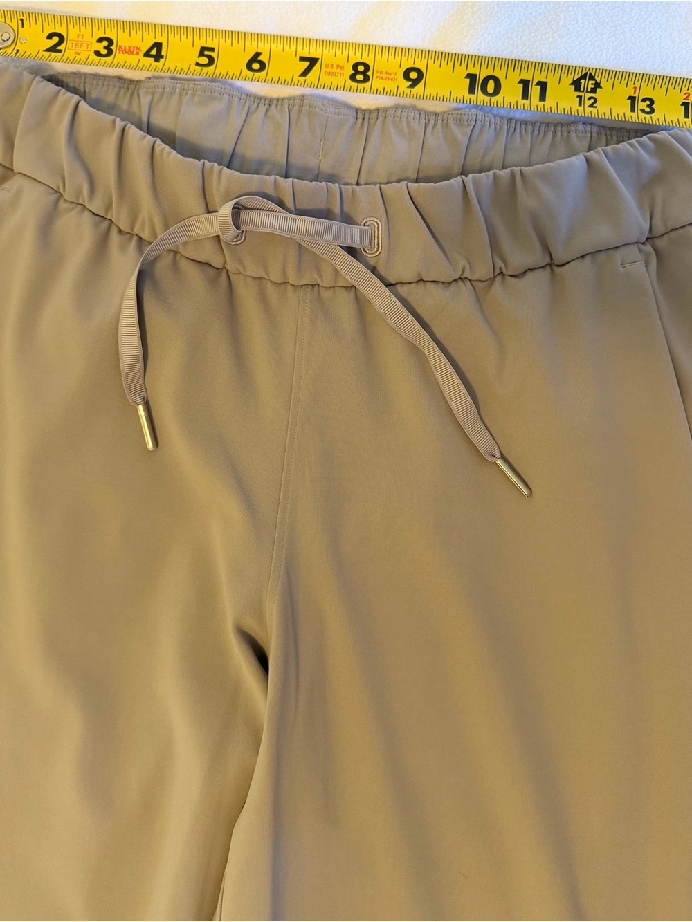 Lululemon On the Fly Full Length 31” Luxtreme Pant Size 6 Gray Taupe Travel Pant - Picture 5 of 7